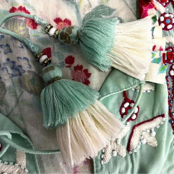 bella tu Floral and Beaded Boho Tunic Mini Dress with V-Neckline Tassel Medium - Picture 6 of 6